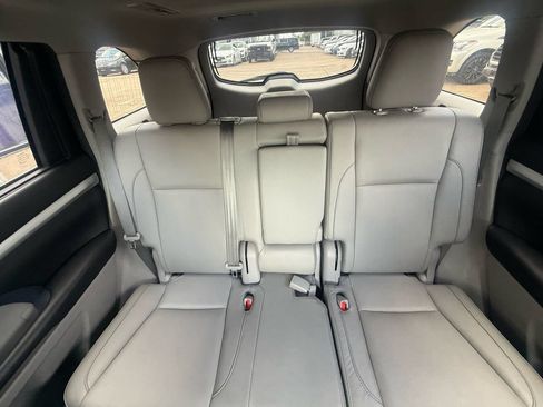Used 2018 Toyota Highlander XLE FWD image 14