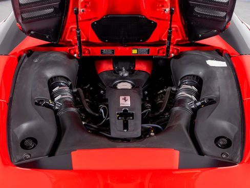 Used 2022 Ferrari F8 Tributo image 42