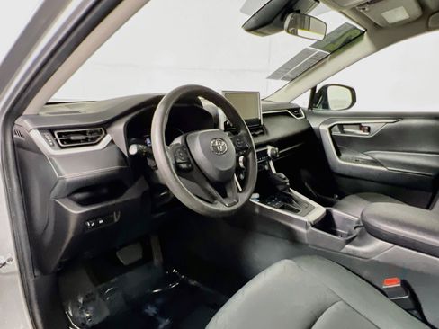 Used 2025 Toyota RAV4 XLE FWD image 30