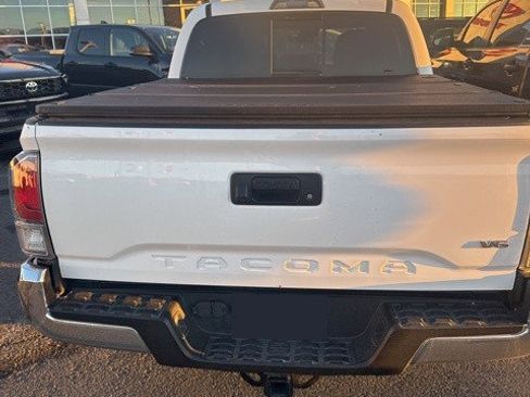 Used 2022 Toyota Tacoma TRD Off-Road image 4