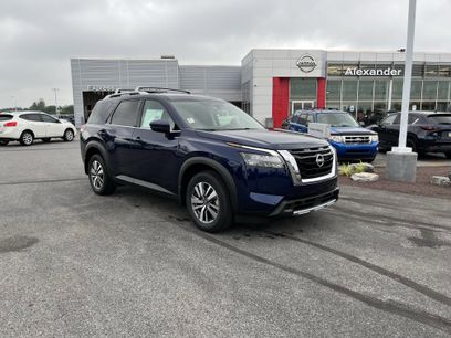 New 2025 Nissan Pathfinder SL w/ Cargo Package
