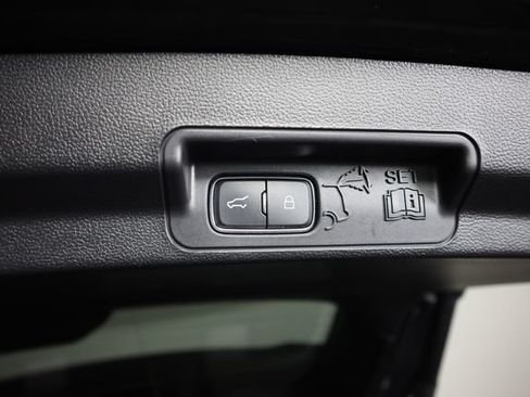 Used 2021 Ford Explorer XLT w/ Equipment Group 202A AWD/4WD image 60
