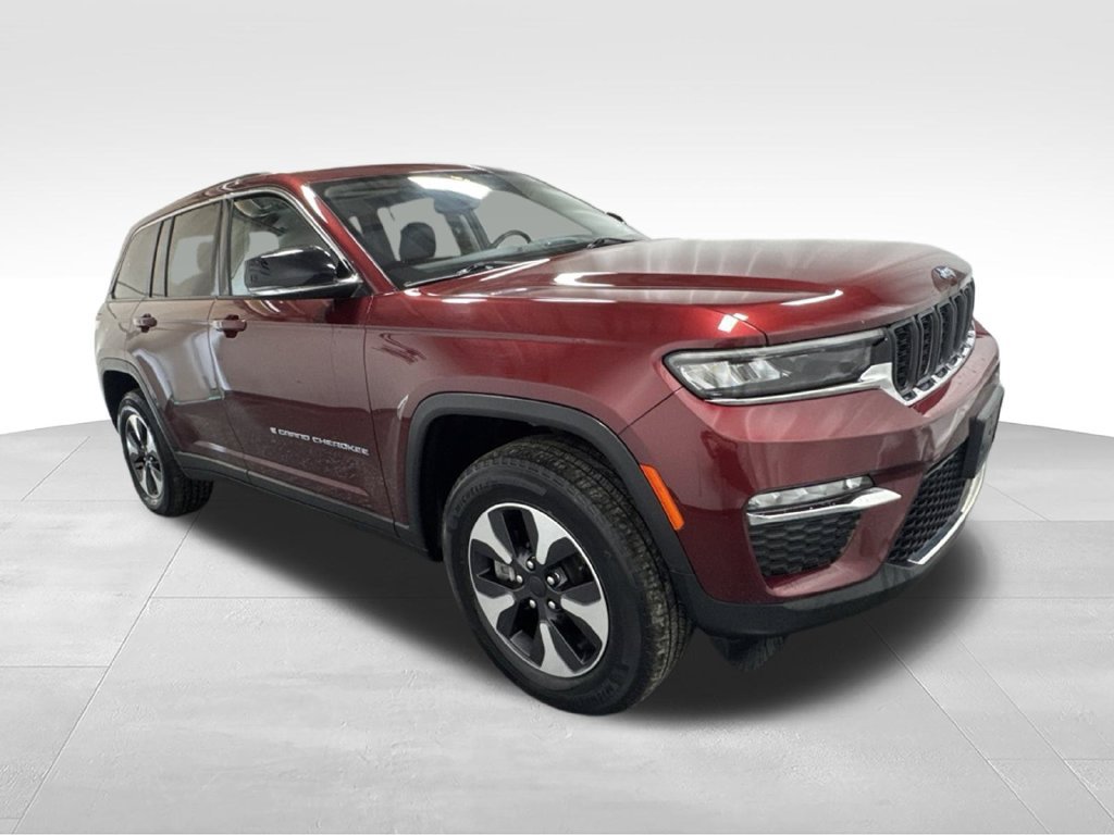 Used 2023 Jeep Grand Cherokee 4WD 4xe image 3