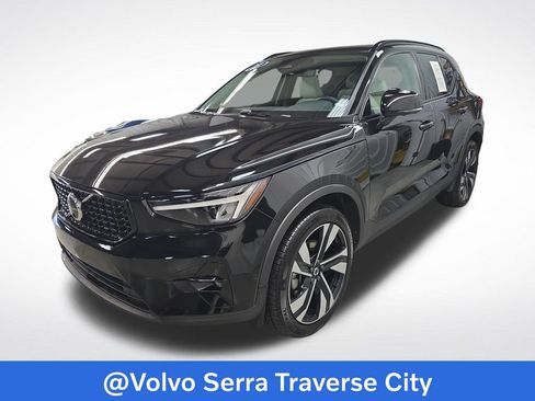 Used 2023 Volvo XC40 B5 Ultimate w/ Protection Package Premier AWD/4WD image 1