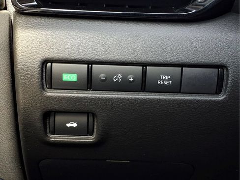 Used 2024 Nissan Sentra SV FWD image 19