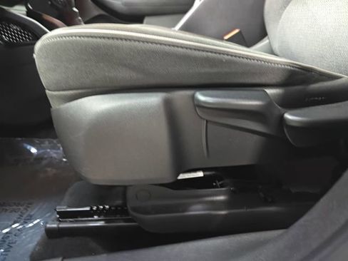 Used 2025 Chevrolet TrailBlazer LT AWD/4WD image 29
