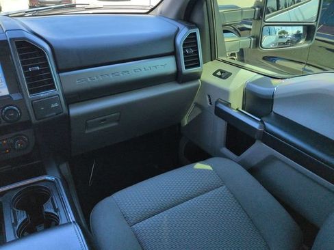 Certified 2019 Ford F250 XLT w/ XLT Premium Package AWD/4WD image 16