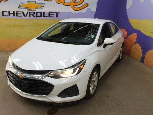 Used 2019 Chevrolet Cruze LT FWD image 4