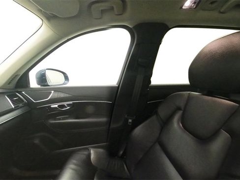 Used 2020 Volvo XC90 T6 Momentum w/ Protection Package image 27