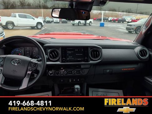 Used 2018 Toyota Tacoma TRD Sport image 25