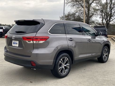 Used 2019 Toyota Highlander LE image 7