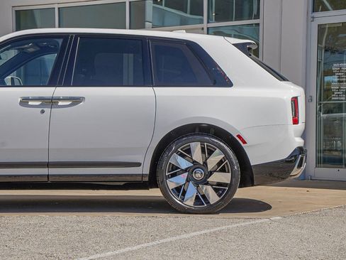 New 2026 Rolls-Royce Cullinan image 13