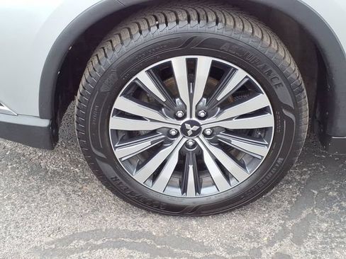 Used 2020 Mitsubishi Outlander AWD image 12
