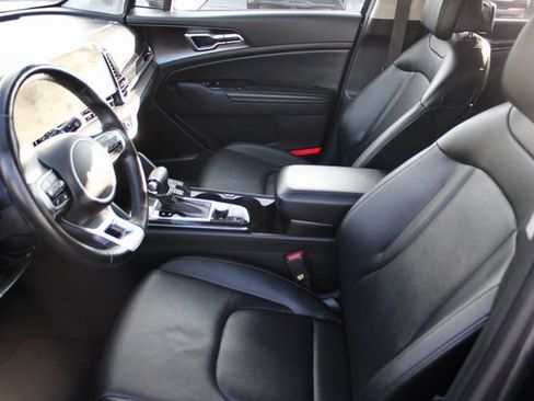 Certified 2023 Kia Sportage EX image 9