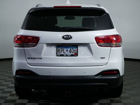 Used 2017 Kia Sorento LX w/ LX Convenience Package image 7