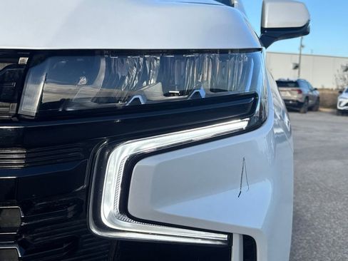 Used 2024 Chevrolet Suburban Z71 w/ Luxury Package image 9