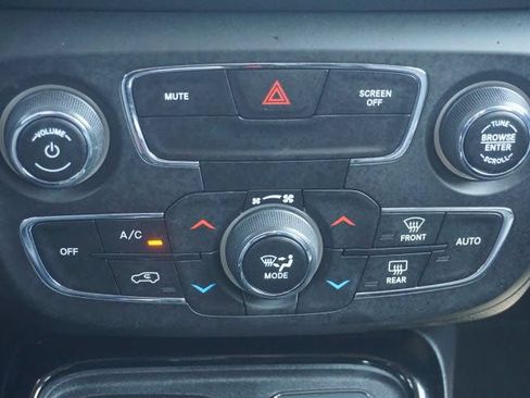 Used 2020 Jeep Compass Limited AWD/4WD image 28
