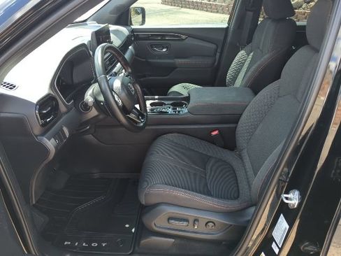 Used 2023 Honda Pilot Sport image 16