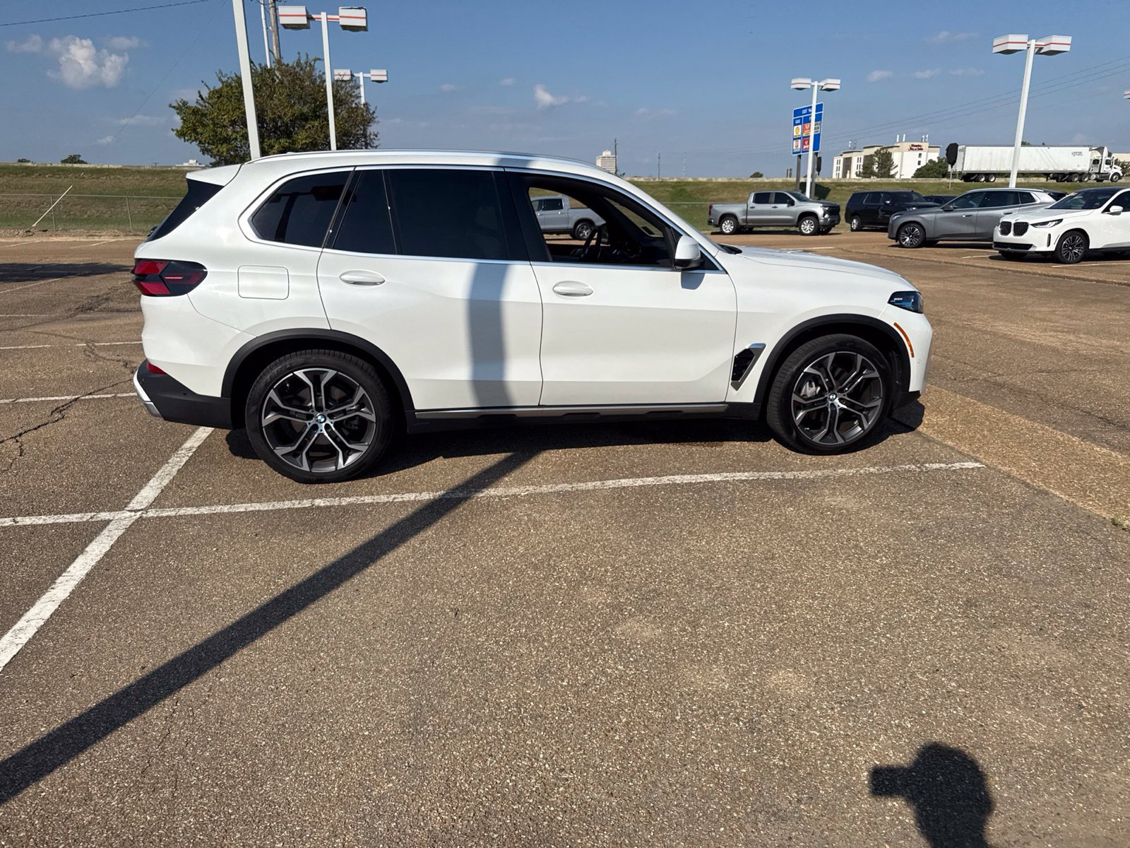 Certified 2025 BMW X5 xDrive40i w/ Executive Package AWD/4WD image 4