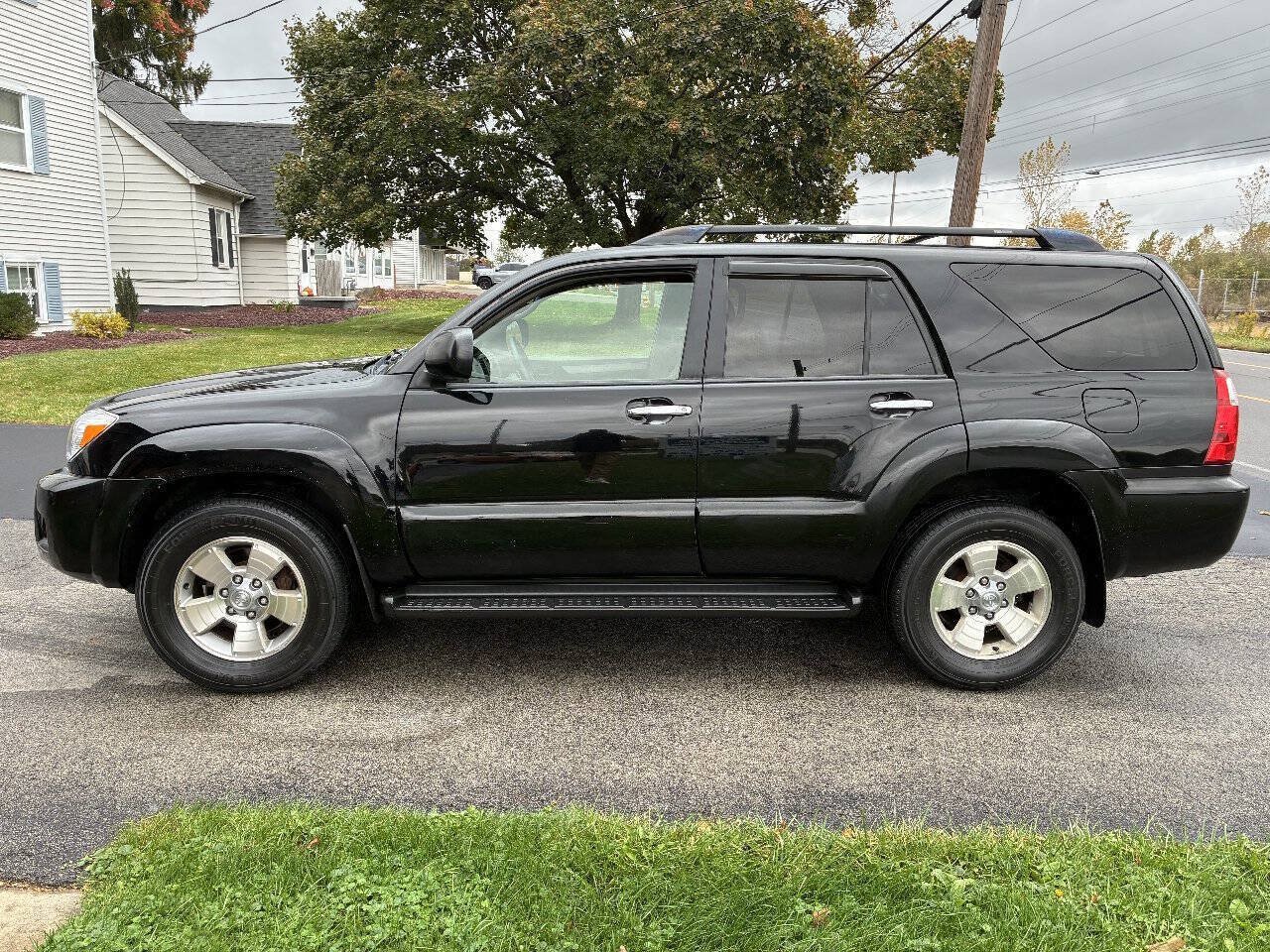 Used 2007 Toyota 4Runner SR5 AWD/4WD image 3