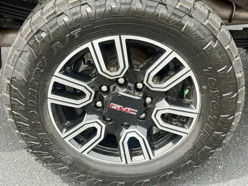 Used 2023 GMC Sierra 2500 AT4 w/ AT4 Premium Plus Package image 18