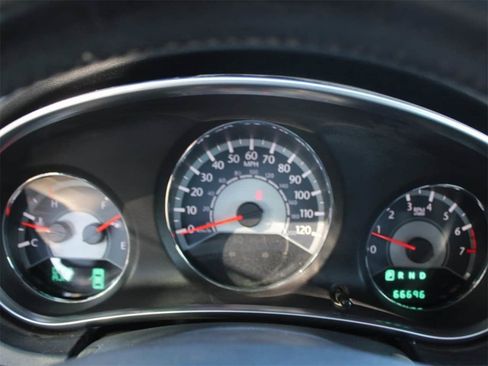 Used 2011 Chrysler 200 Touring image 13