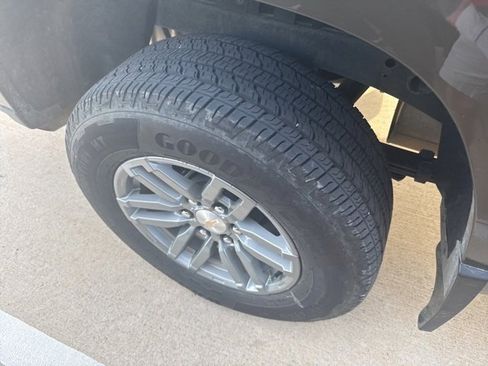 Used 2024 Chevrolet Colorado LT w/ LT Convenience Package II image 9