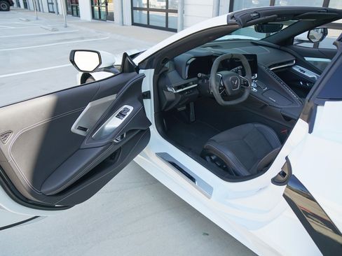 Used 2021 Chevrolet Corvette Stingray Preferred Cpe w/ Z51 Performance Package RWD image 19