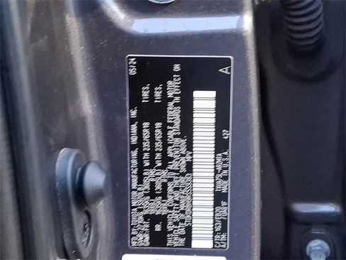 Certified 2024 Toyota Highlander XLE image 30