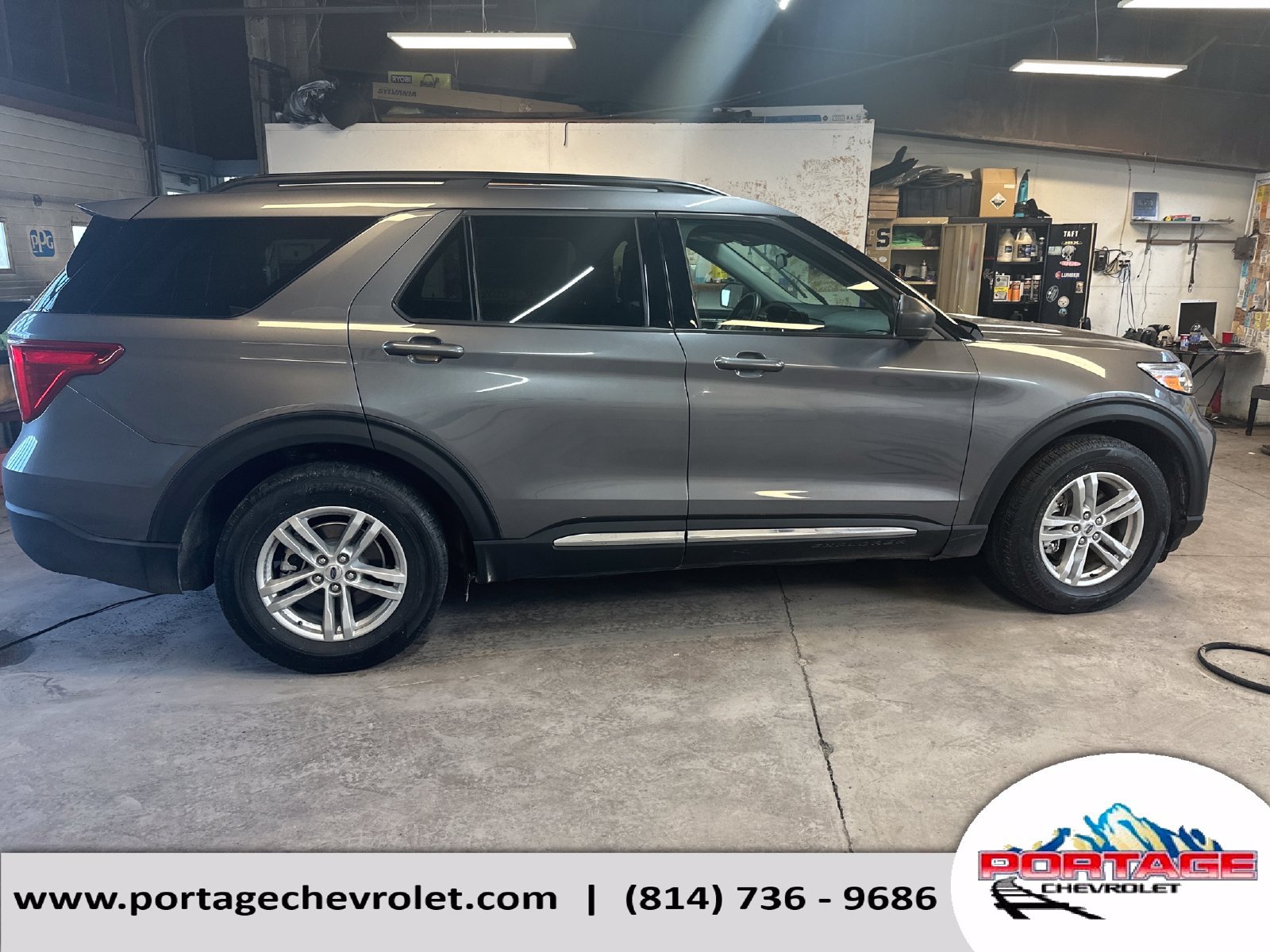 Used 2024 Ford Explorer XLT w/ Equipment Group 202A RWD image 7