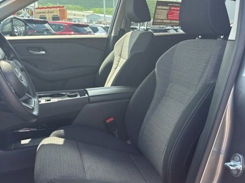 Certified 2022 Nissan Rogue SV image 9