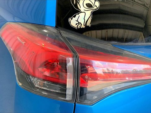 Used 2018 Toyota RAV4 XLE w/ Plus Extra Value Package FWD image 13