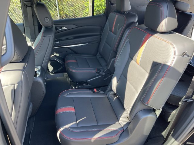 New 2027 Chevrolet Traverse RS w/ LPO, Floor Liner Package AWD/4WD image 23