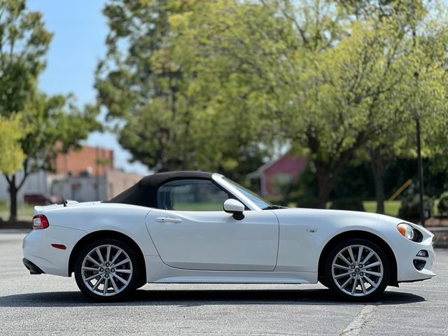 Used 2019 FIAT 124 Spider Lusso w/ Navigation & Sound Group RWD image 4