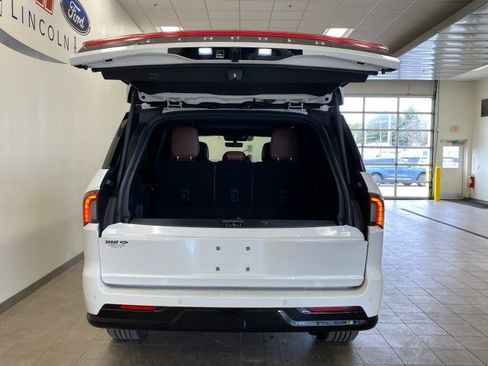 New 2026 Lincoln Navigator L Reserve AWD/4WD image 7