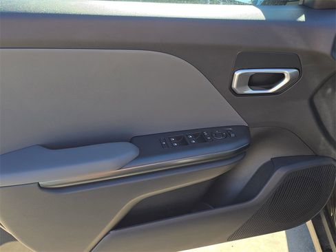 New 2025 Kia K4 LXS image 19