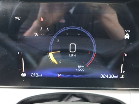 Used 2025 Chevrolet Trax LT w/ LT Convenience Package FWD image 9
