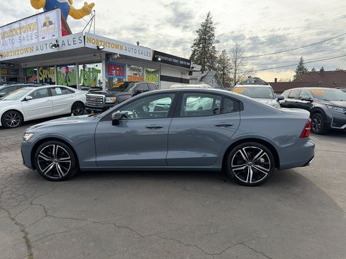 Used 2022 Volvo S60 B5 R-Design w/ Climate Package image 3