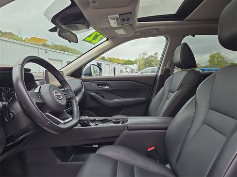 Used 2022 Nissan Rogue SV w/ SV Premium Package image 11