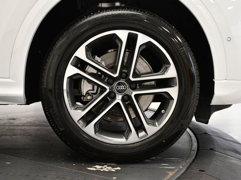 Used 2025 Audi Q5 Premium w/ Convenience Package image 16