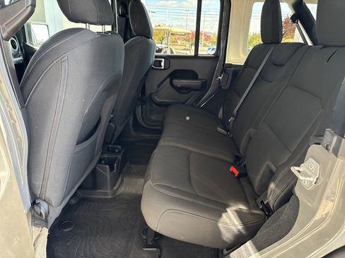 Used 2022 Jeep Wrangler Unlimited Sport image 14