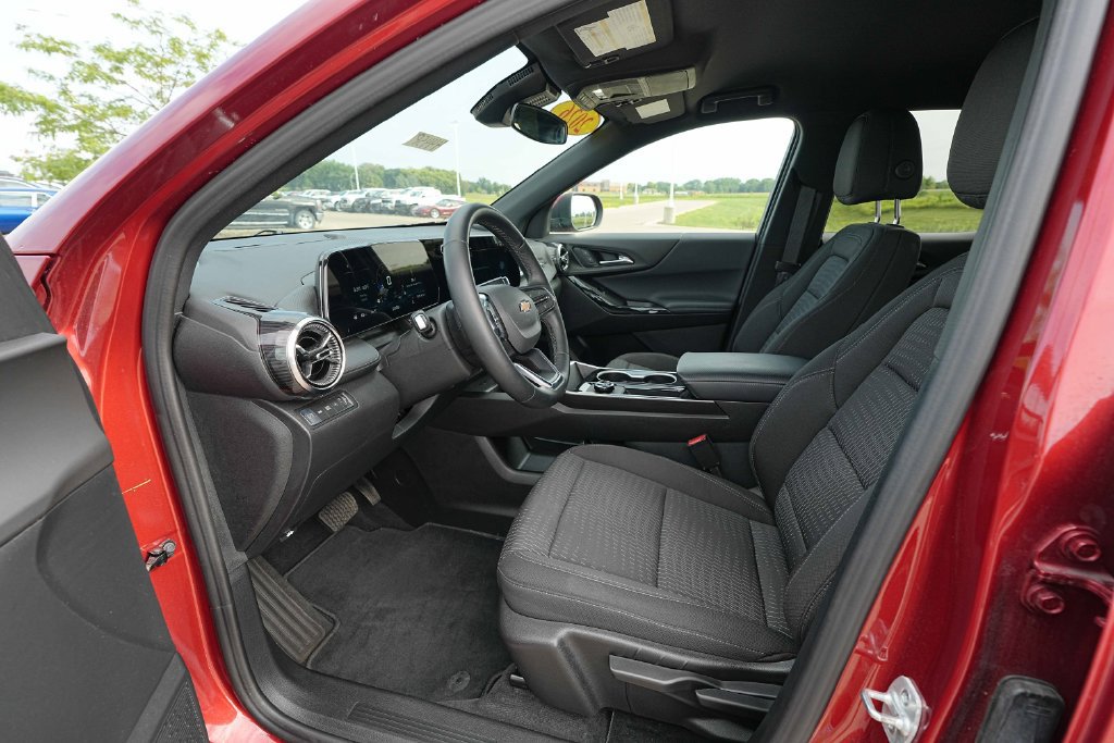 Used 2026 Chevrolet Equinox LT AWD/4WD image 17