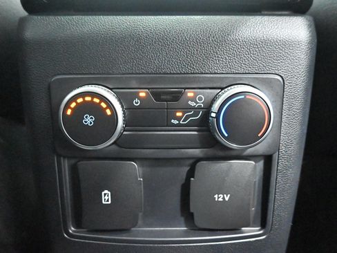 Used 2021 Ford Explorer XLT w/ Equipment Group 202A AWD/4WD image 31