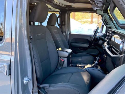 Used 2018 Jeep Wrangler Unlimited Sahara w/ Dual Top Group image 8