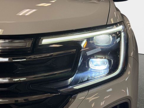 Certified 2024 Volkswagen Atlas SE image 10