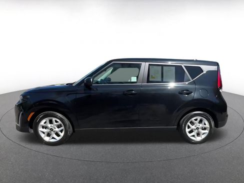 Used 2025 Kia Soul LX w/ LX Technology Package FWD image 9