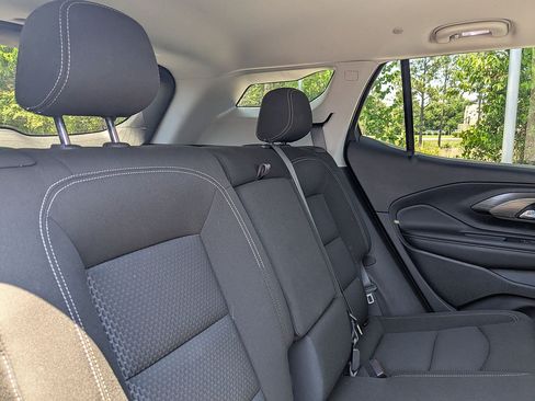 Used 2024 GMC Terrain SLE FWD image 30