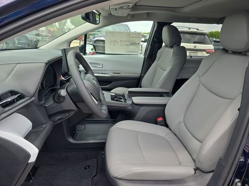 New 2026 Toyota Sienna XLE image 16
