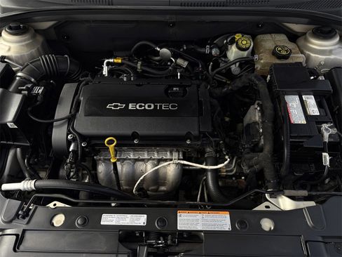 Used 2014 Chevrolet Cruze LS image 29