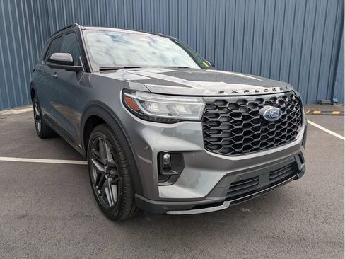 Certified 2025 Ford Explorer ST AWD/4WD image 3